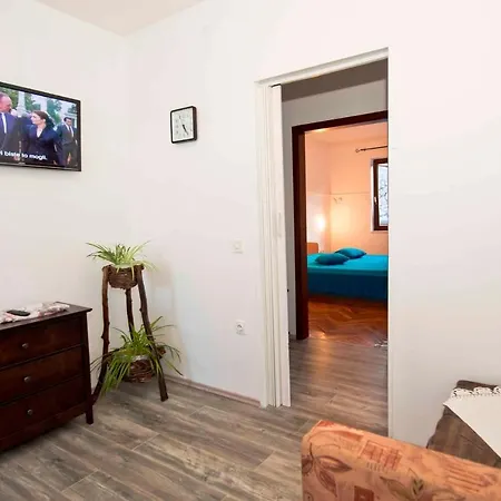 In Mali Iz/insel Iz 6362 بيت للعطل Mali Iž